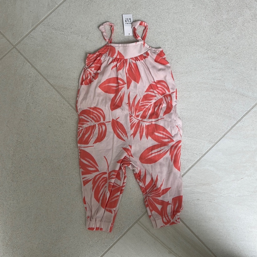 NWT Baby Gap romper. Size 18-24 months.